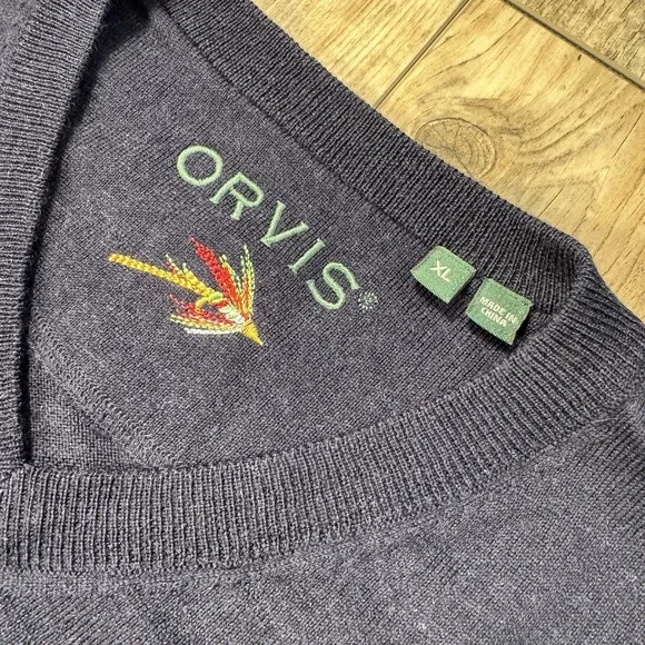Orvis Men's XL V-Neck Sweater Vest 100% Merino Wool Navy Blue Fly Fishing Logo - Picture 2 of 7